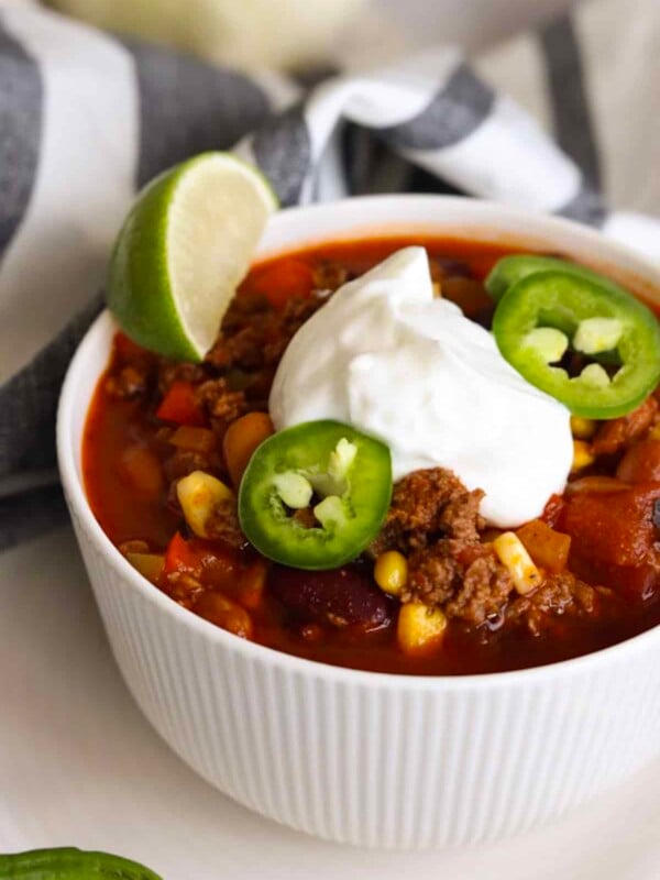 Bowl of high protein chili topped with greek yogurt and jalapeno slices