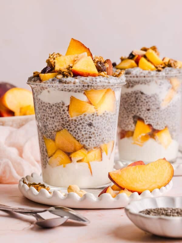 High-fiber peach chia pudding in jars.